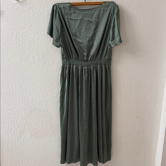 Baltic Born Poppy Satin Sage Green Tie-Front Dress Size L NWT - Picture 6 of 6